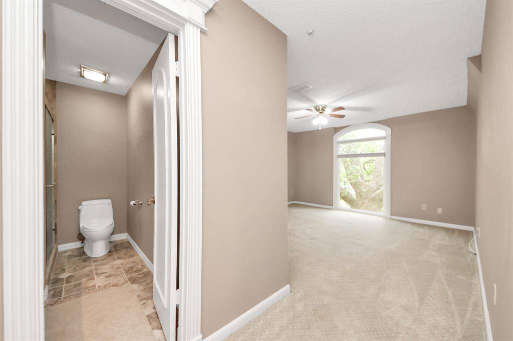 Enjoy the extra space in the secondary bedrooms with en-suite bathrooms. Plenty of light and lavish carpet