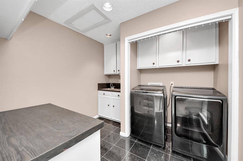 The one bedroom apartment amenities include washer/dryer that convey, plus room for a fridge