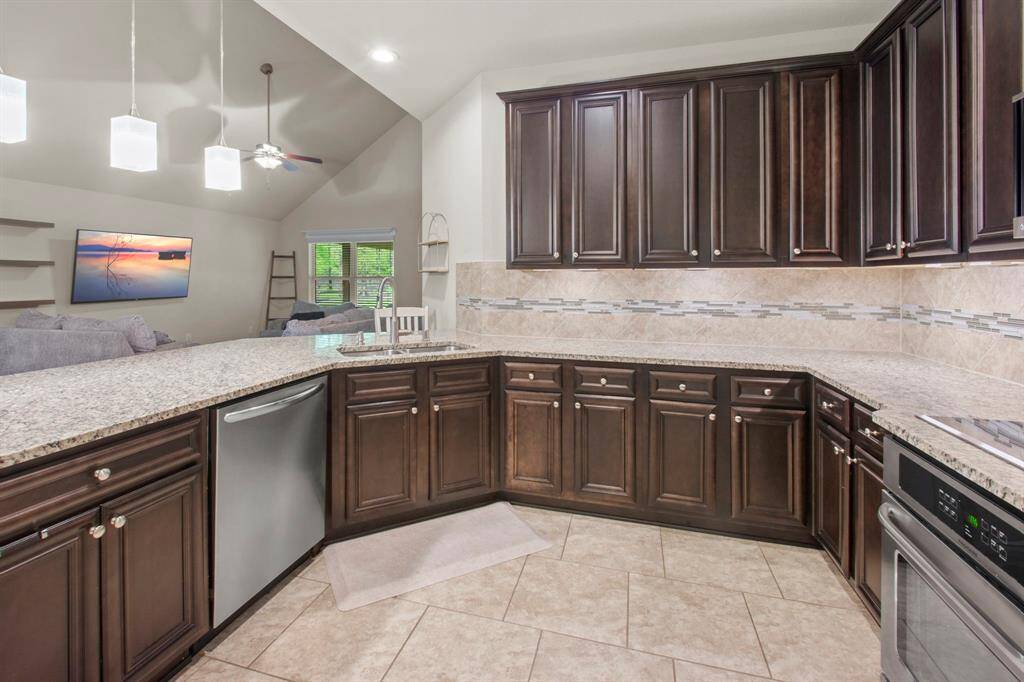 Plenty of storage in these beautiful cabinets