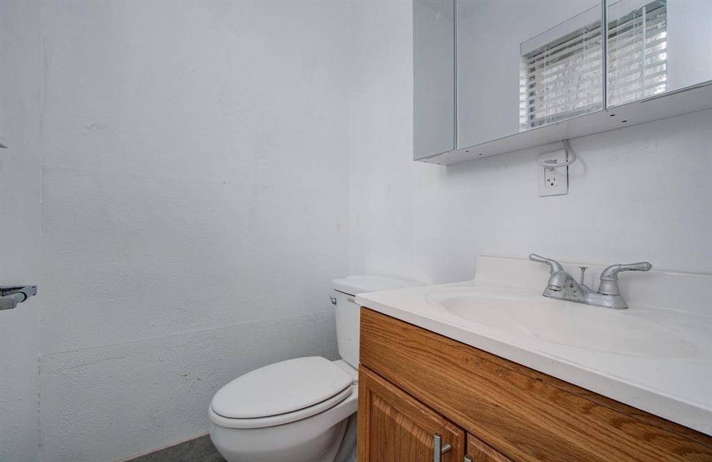 PRIMARY ONSUITE BATHROOM!