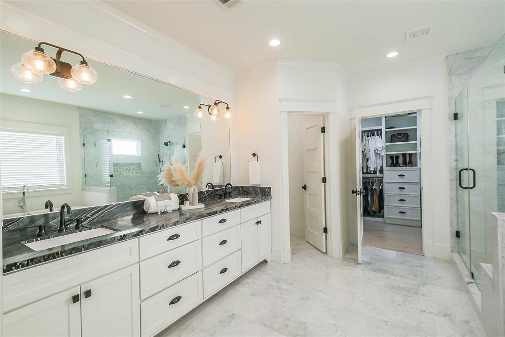 Spacious and such attention to detail in this Primary Bath.