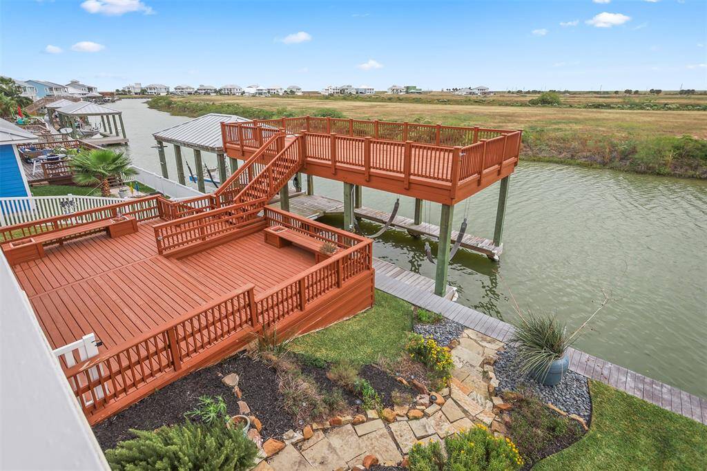 There's also a path leading to the 36' boathouse.