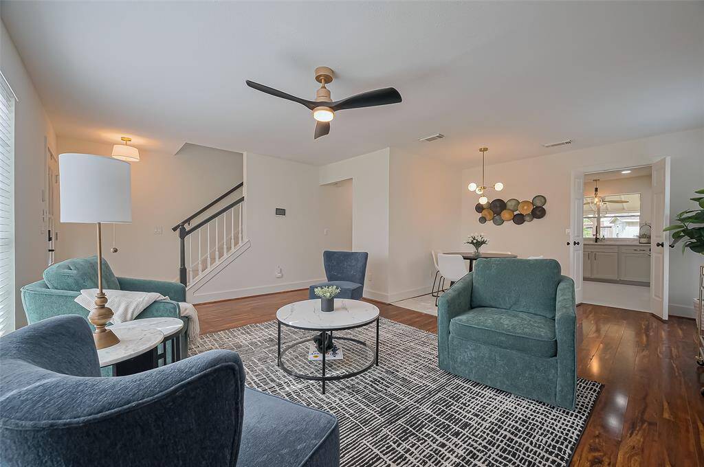 Bright open space offering many possibilities for functionality!