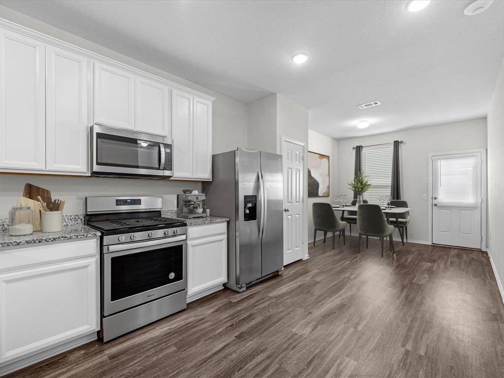 kitchen and breakfast area