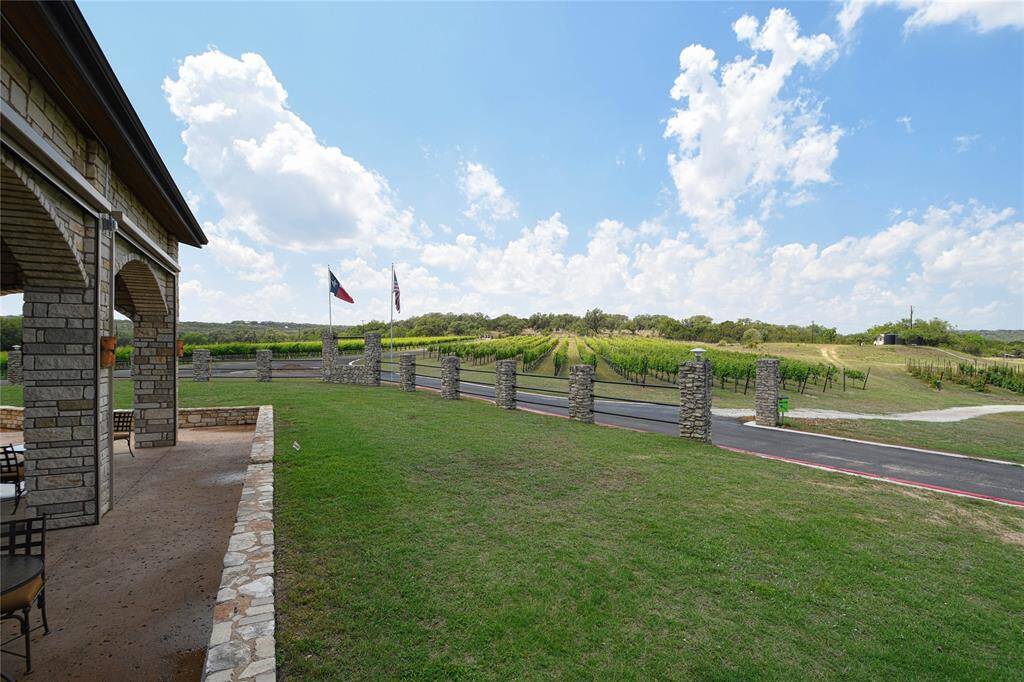 Wonderful Vineyard just approximately 30 minutes away!