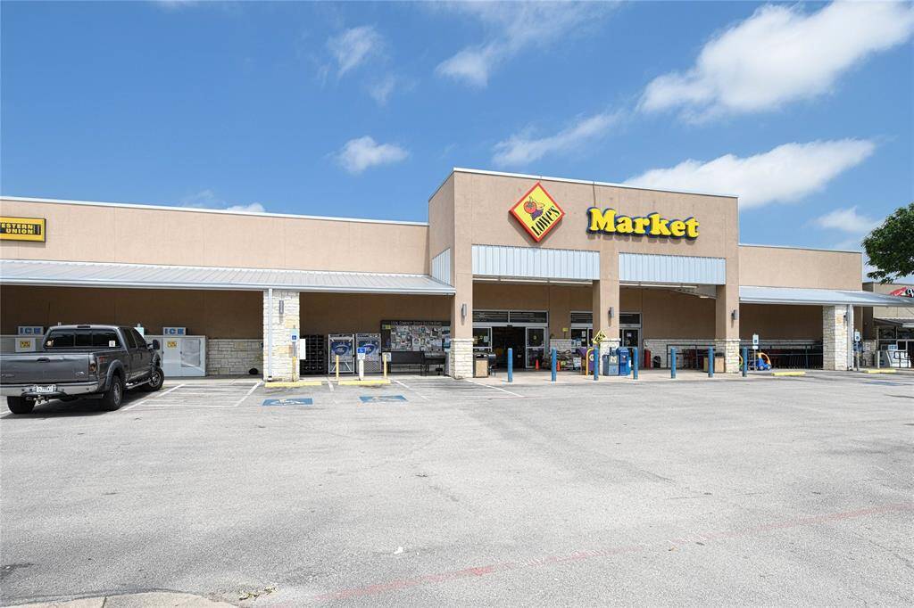 Near by grocery Stores
