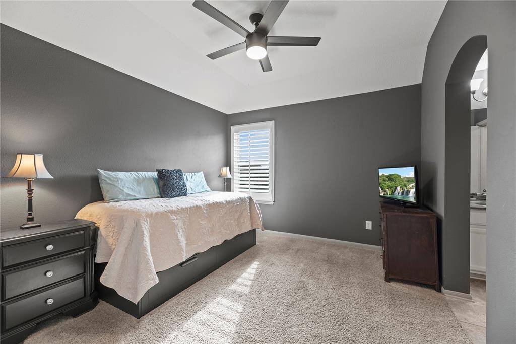 Secondary bedroom