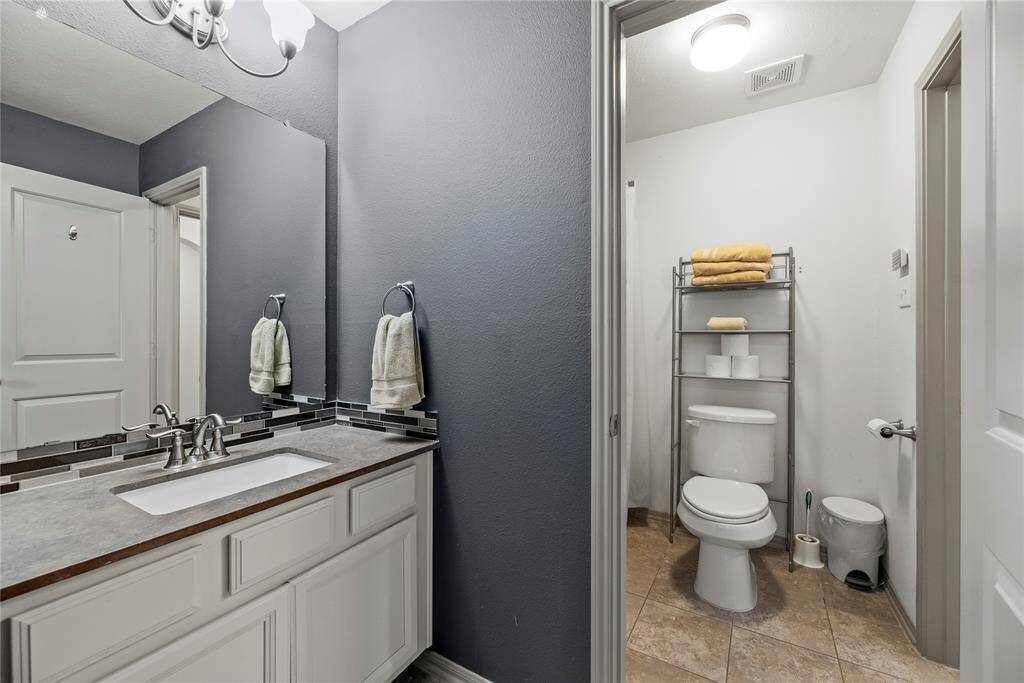 Hollywood bathroom