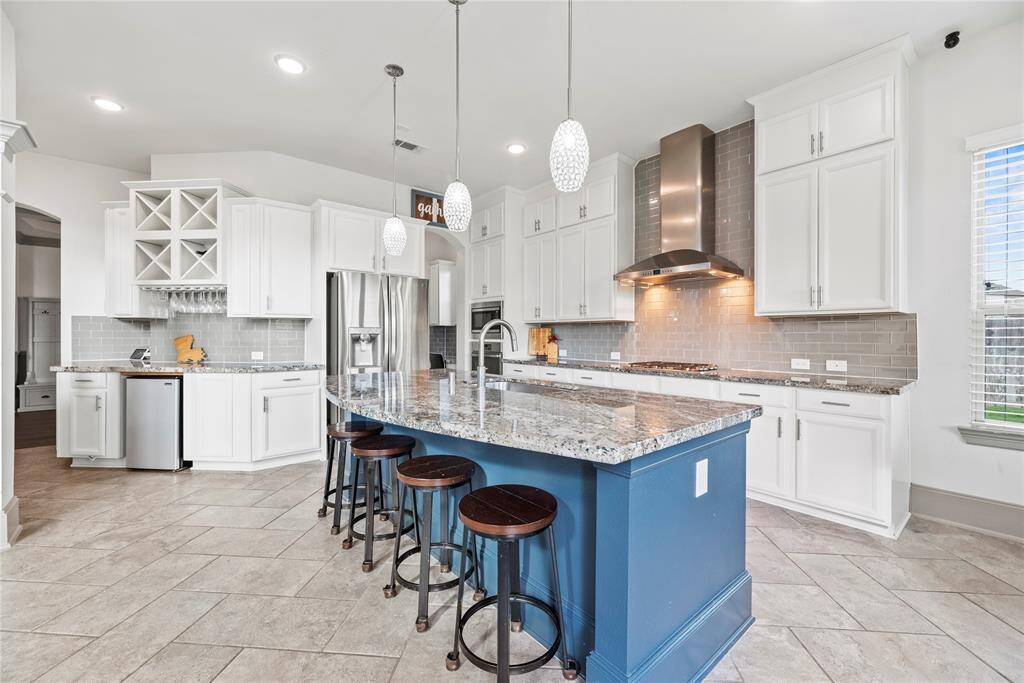 Another view of the kitchen.