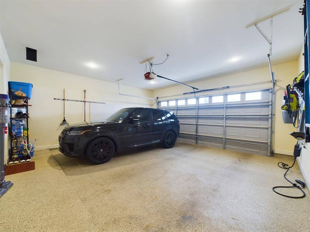 Oversized Garage w Epoxy Flooring