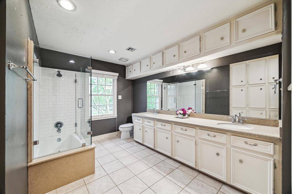 Upstairs bathroom connecting to bedroom 2 and with hallway access for bedroom 3.