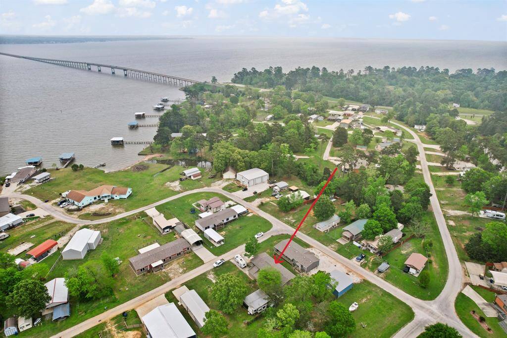 Convenient to Onalaska, this property is ready for you to enjoy from the moment you step in!