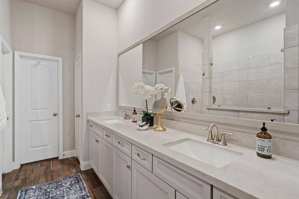 Dual vanities