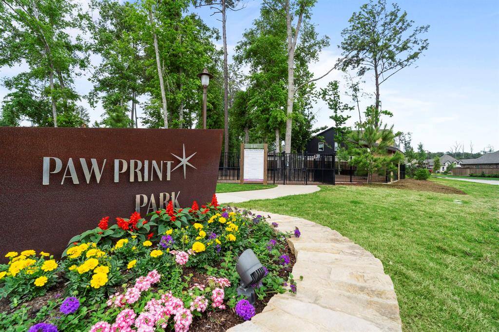 Paw Print dog park within seconds