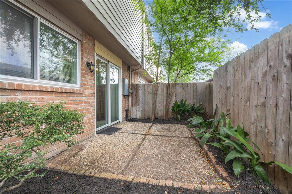 Great private back patio area.