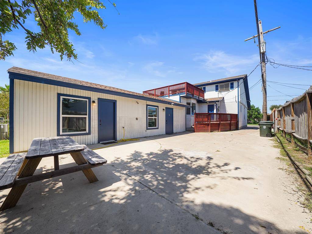 Long driveway provides tons of parking space!