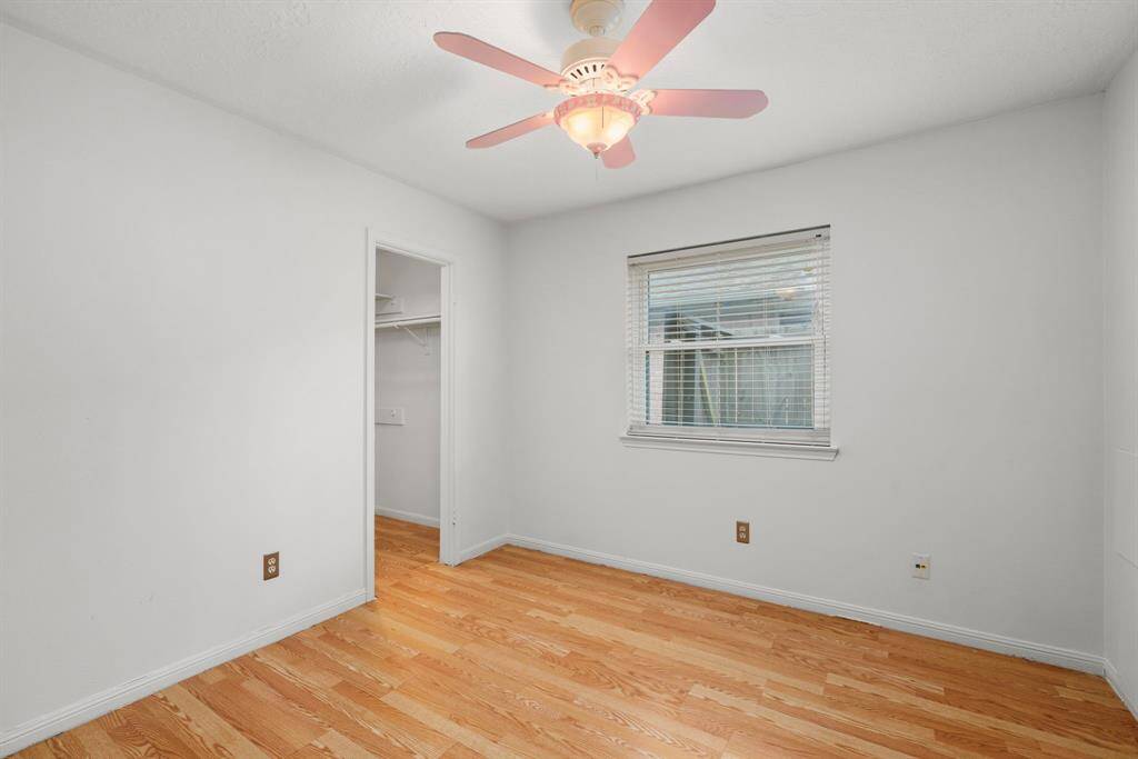 Middle secondary bedroom with walk-in closet (approx. 10.8 x 10.5').