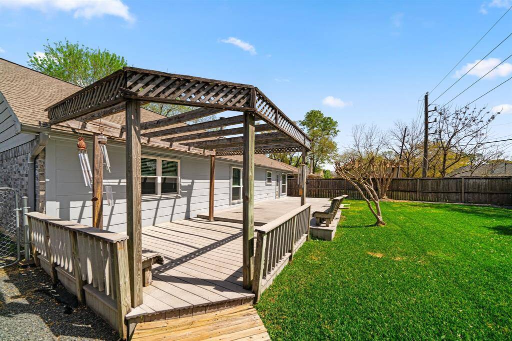 The backyard and deck are ready to enjoy!