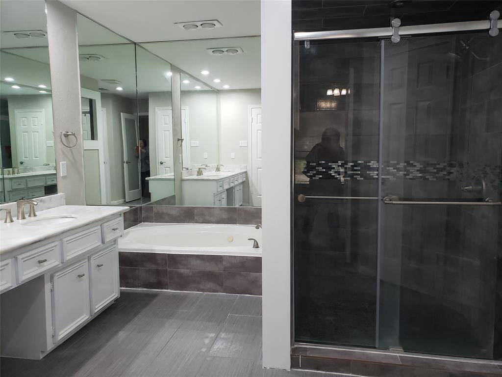 SEPERATE SHOWER