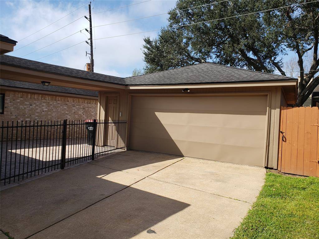 DETATCHED GARAGE