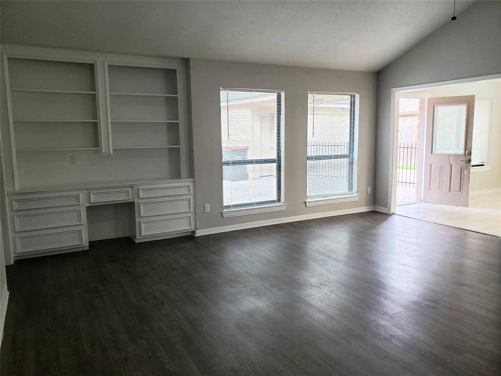 FAMILY ROOM WIT BUILD IN