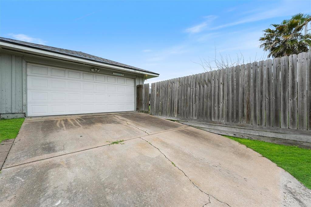 Detached garage with driveway located off Heards Lane.