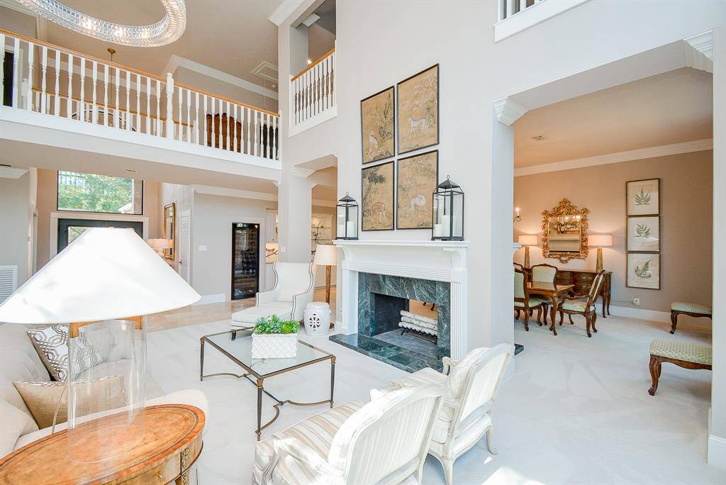 This open layout and balcony provide a welcoming and airy atmosphere.