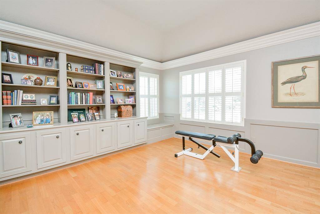 This Big Bedroom features a Ceiling fan, and private bathroom access.