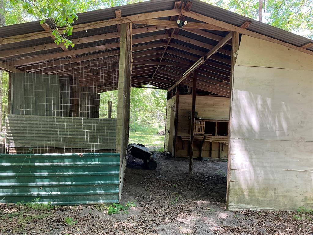 Side view of the barn showing the tack room in the back on the right side.