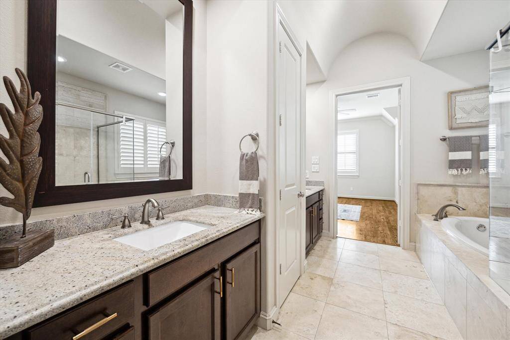 Additional view of the primary bathroom