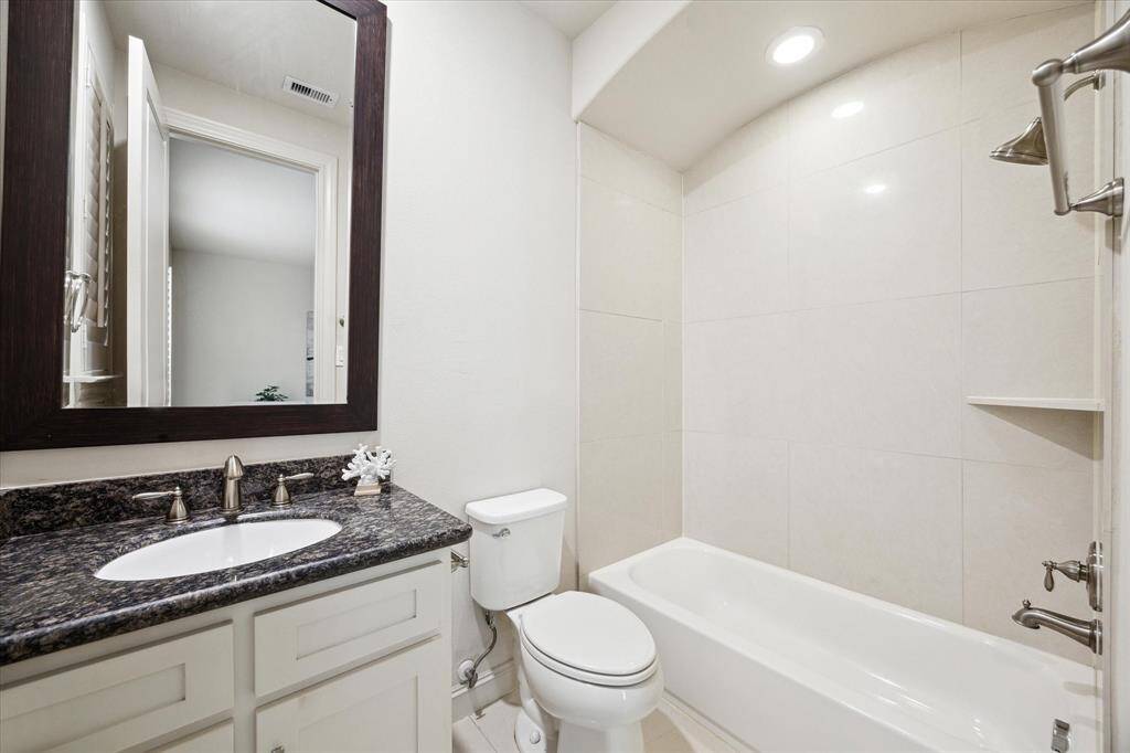 En-suite bathroom dedicated to the first floor