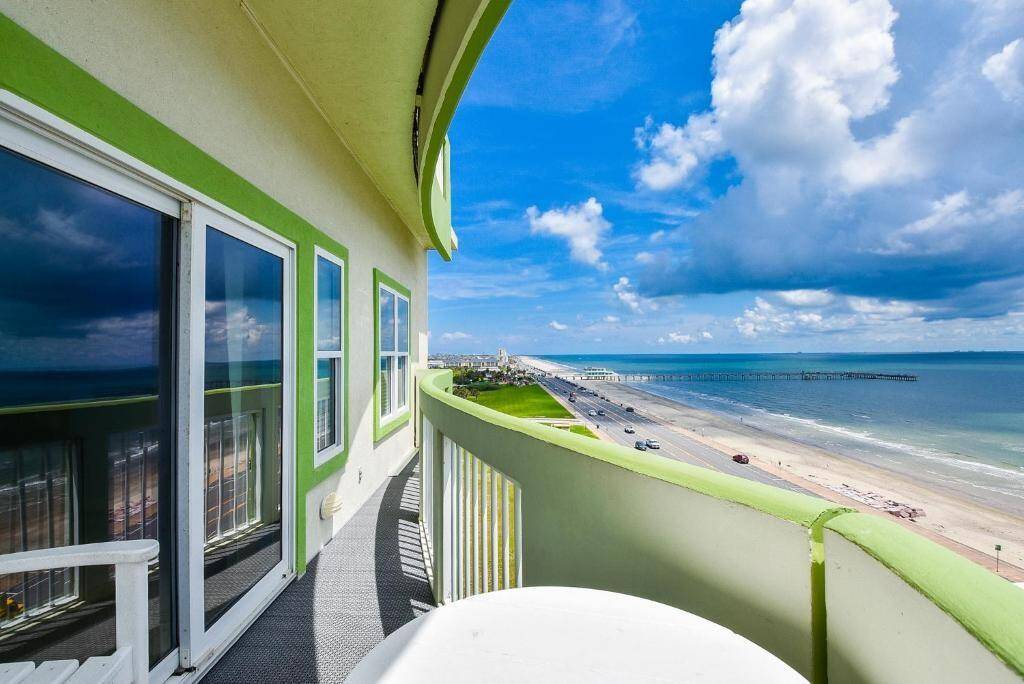 The balcony with views to the east! You will notice Jimmy's Pier over the water in this picture.