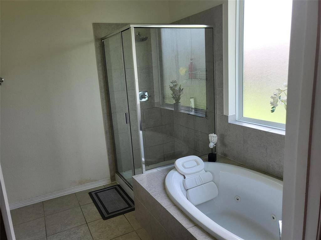 Primary Bath, tub & seperate shower.