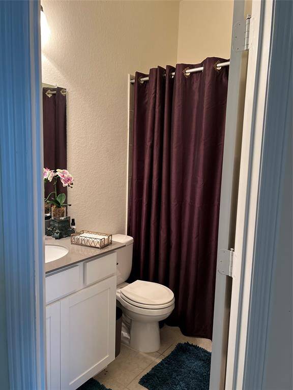 3rd bath in hall with a bredrrom and the gameroom.