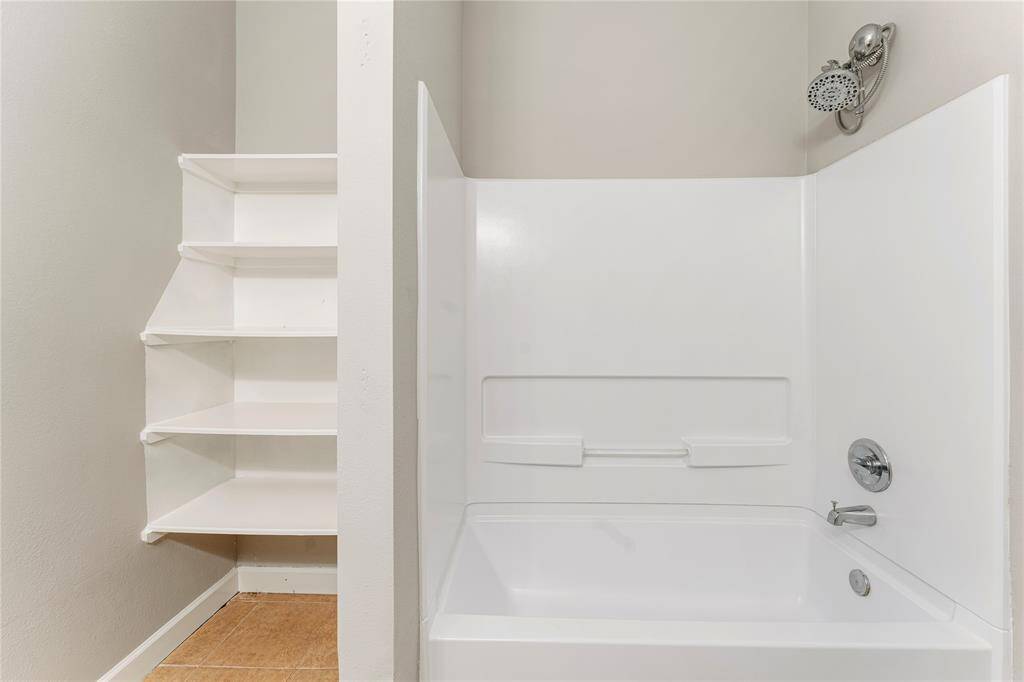 Shower/Tub