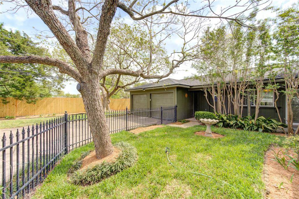 Beautiful courtyard with new grass!
