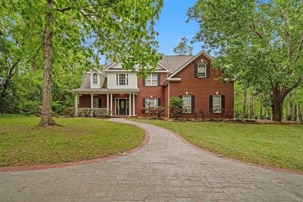 Front of House w/ circle driveway