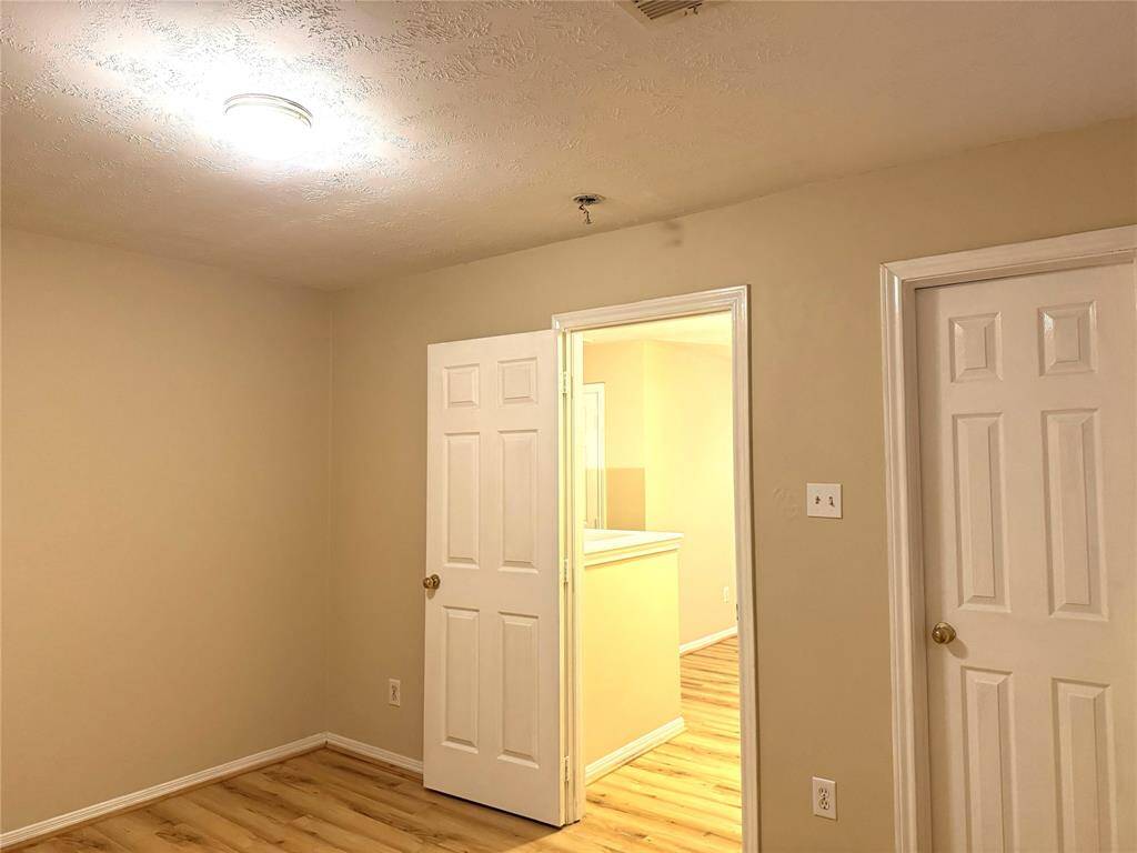 2nd Bedroom - Upstairs