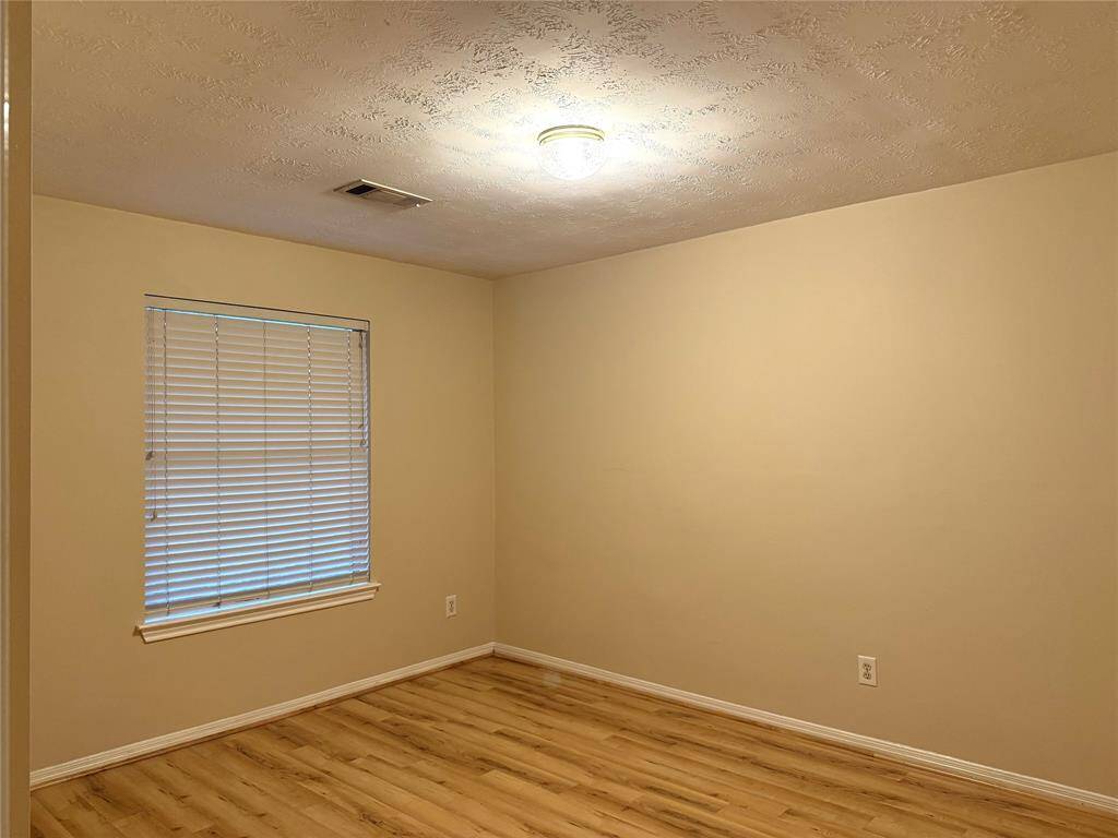 3rd Bedroom - Upstairs