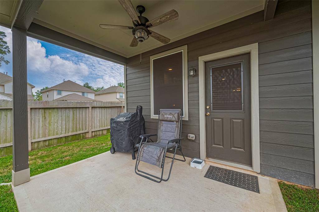 Covered Patio with ceiling fan