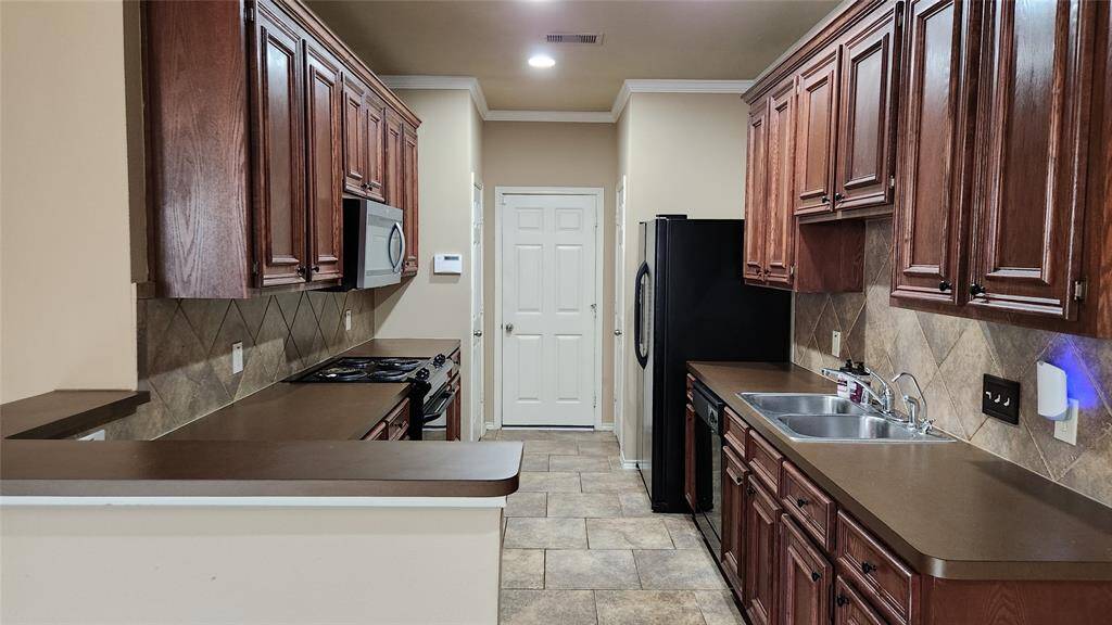 Kitchen with Breakfast Bar