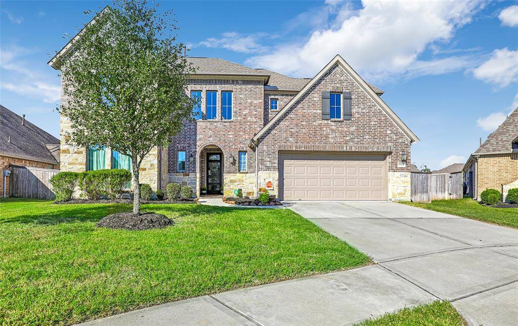 Great curb appeal on a quiet cul de sac.