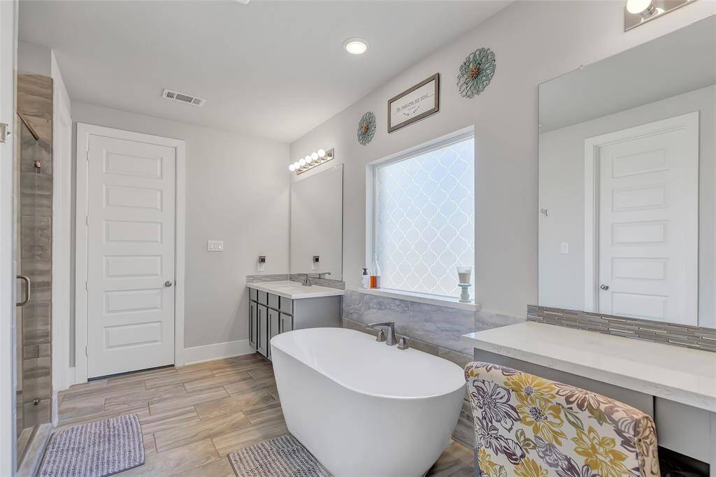 Soaking tub