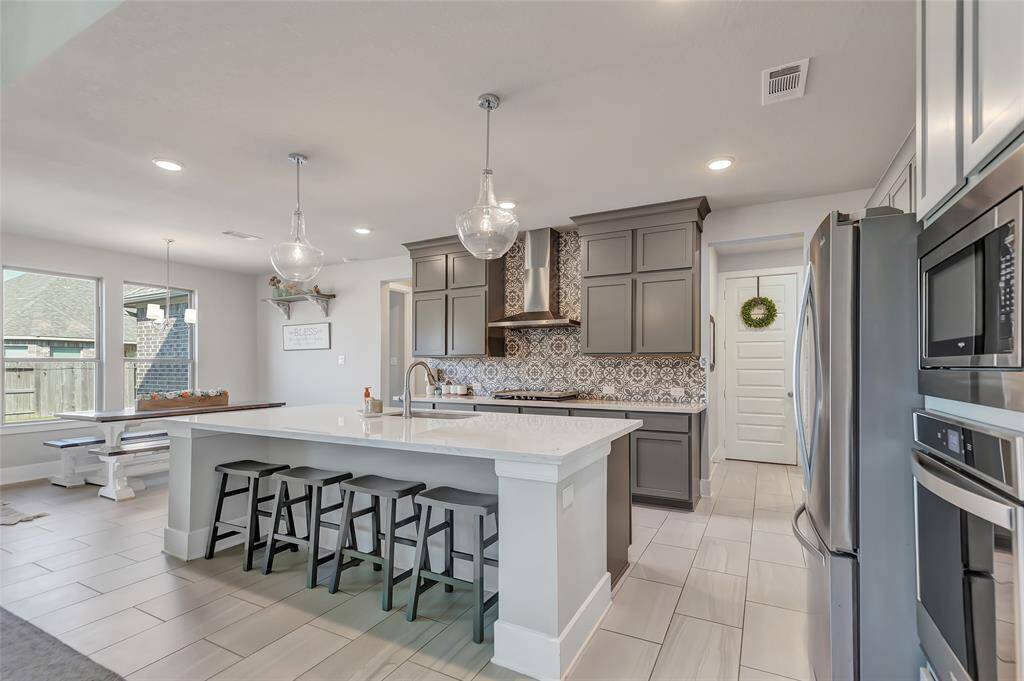 Modern and elegant kitchen