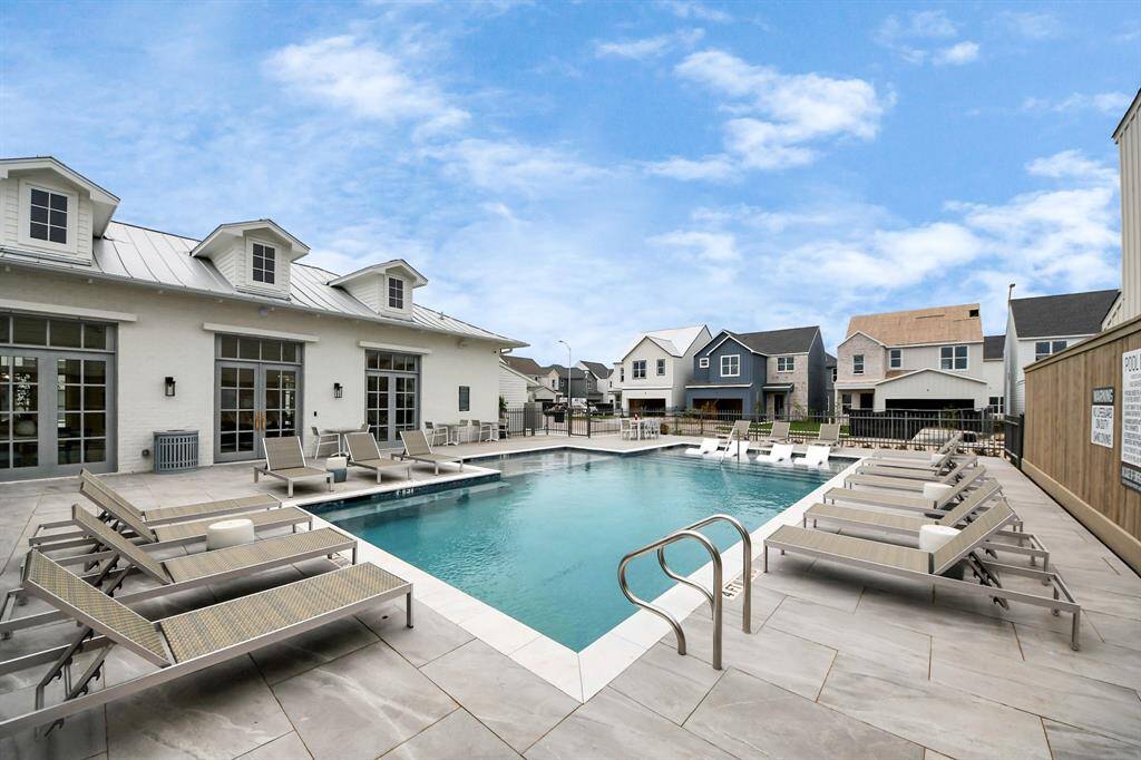 A refreshing resort-style pool area with Grilling Station.