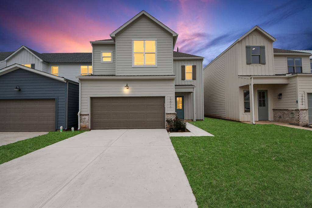 Enjoy Modern Living, New Construction home with a distinctive neighborhood feel and maintenance free lifestyle in Gated Community nestled in the inviting city of Richmond, TX! Luxury spacious 2-car garage+2-vehicle driveway & private backyard! Easy access to Westpark Tollway,Grand Parkway 99,I-10,conveniently near LaCenterra,restaurants,bars & shopping!Close to major employers throughout Houston’s Energy Corridor and neighboring cities of Katy,Fulshear,Sugar Land&Houston.Highly Rated Lamar Consolidated ISD.