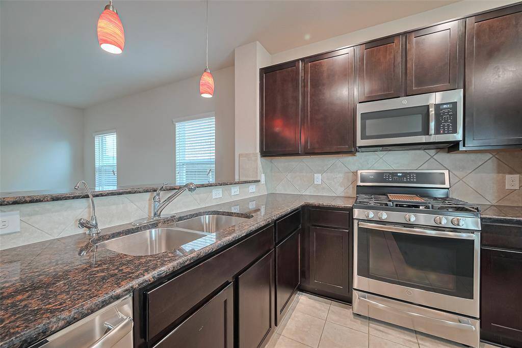 Granite countertops in the kitchen