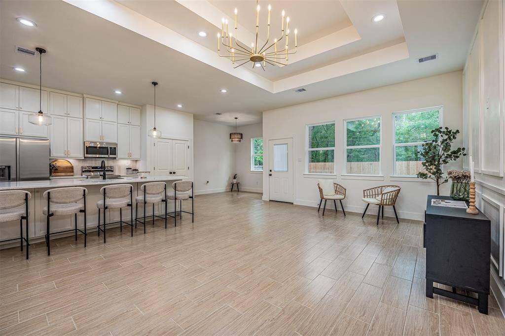 Elegant tray ceilings with impressive height