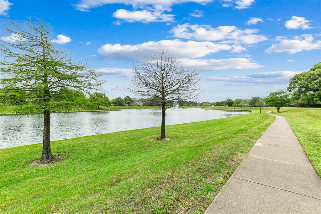 Walking path around the lake is accessed through personal backyard gate!!