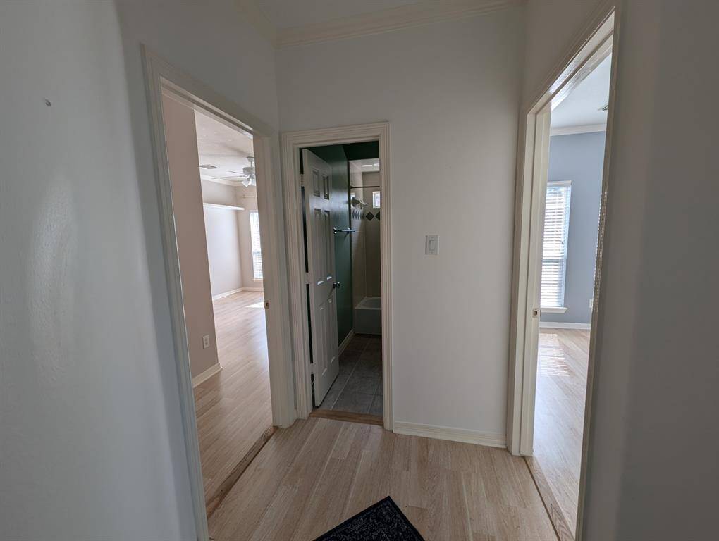 shared bathroom in the 2nd floor